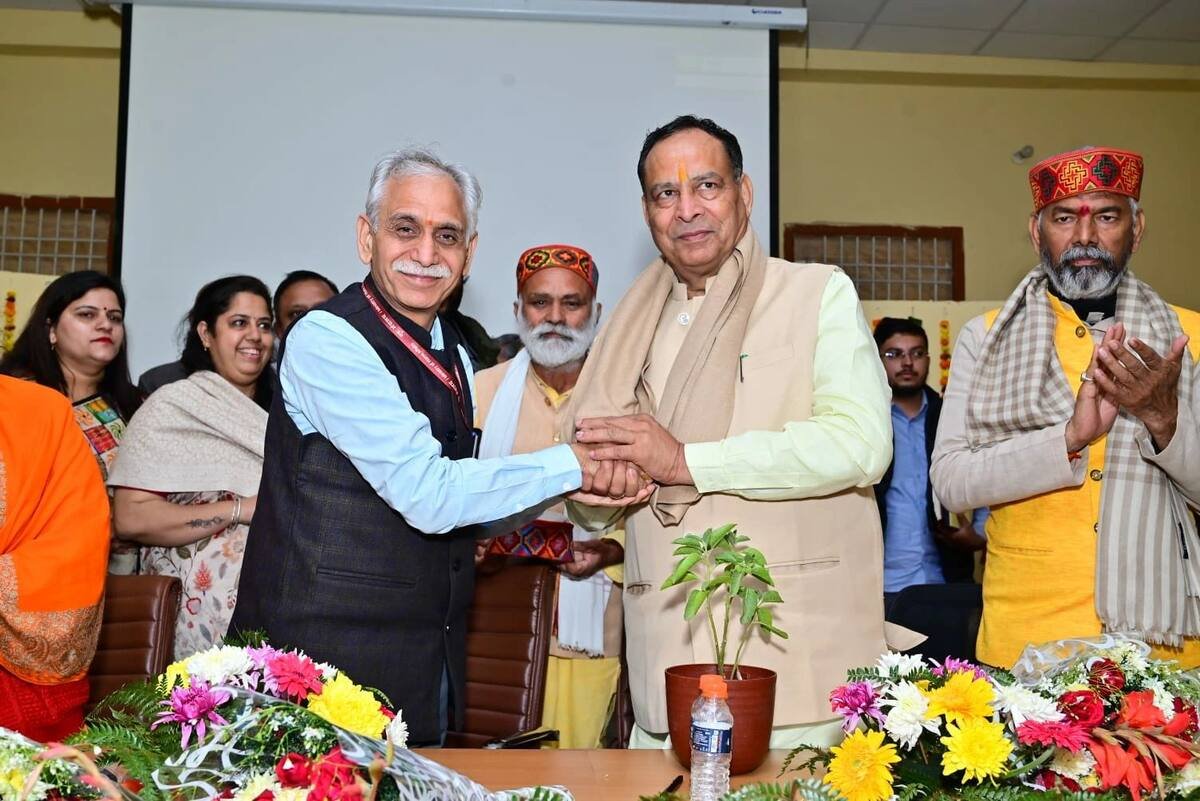 Handshake at Ashwagandha event